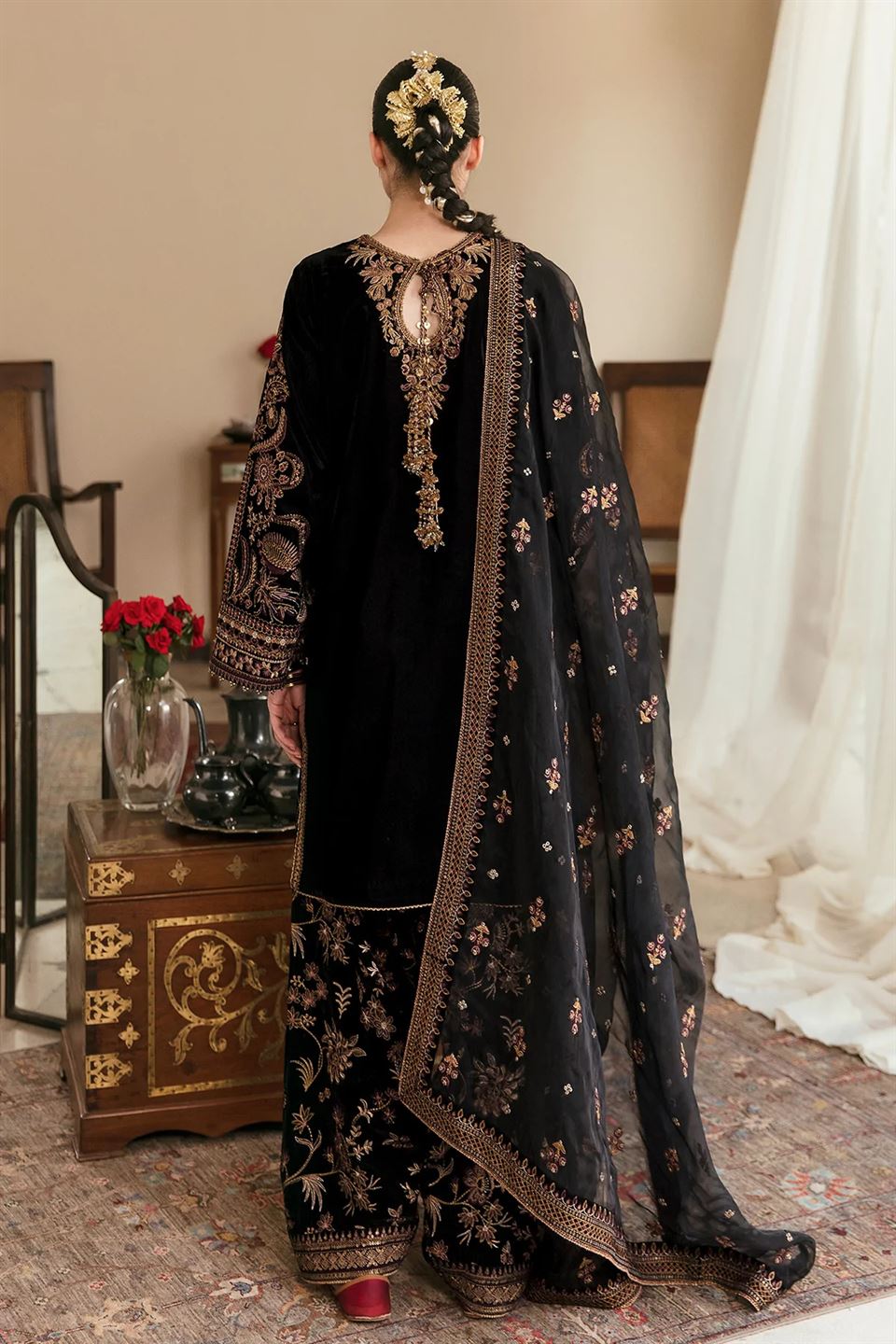 BAROQUE EMBROIDERED VELVET UF-253