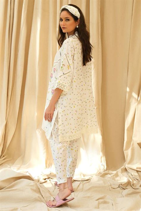 FARIDA HASSAN LUXE PRET BOXY BUTTERFLY CHIKANKARI LAWN  
