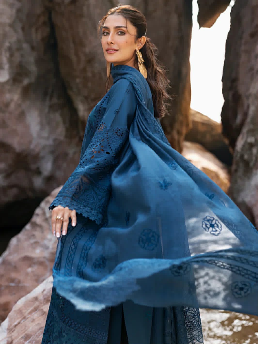 MAHNUR Luxury Lawn 3 PC Unstitched