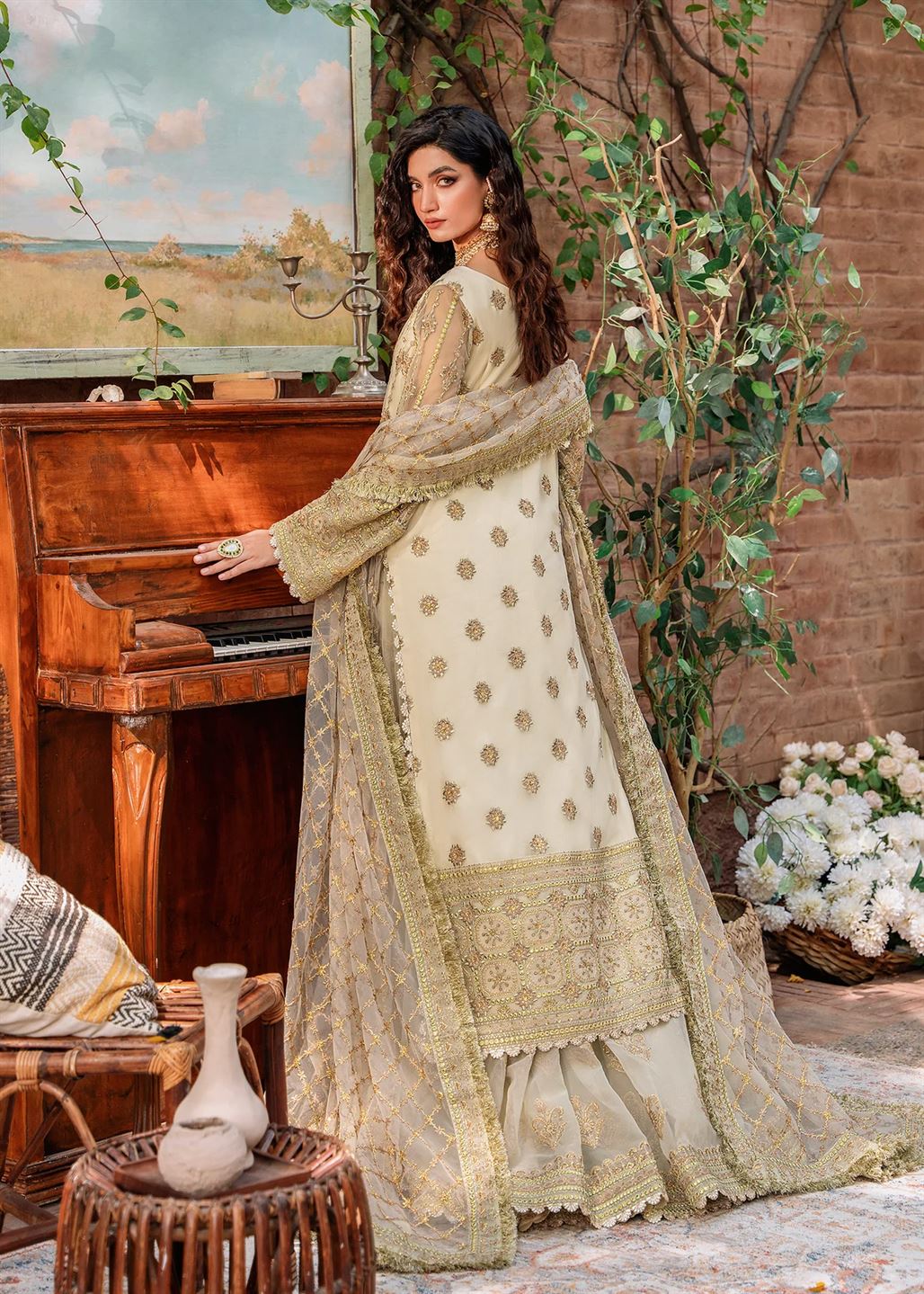 AKBAR ASLAM LUXURY WEDDING COLLECTION