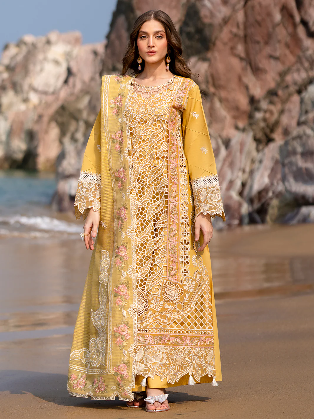 MAHNUR Luxury Lawn 3 PC Unstitched