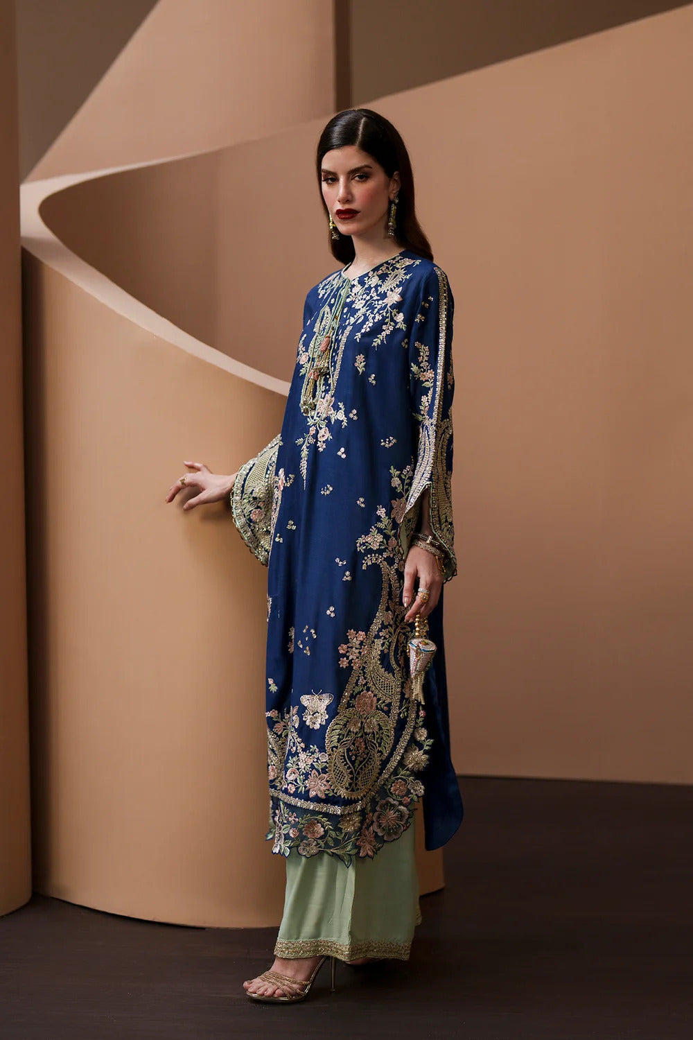 ETHNC KAFTAN EMBROIDERED SILK COLLECTION