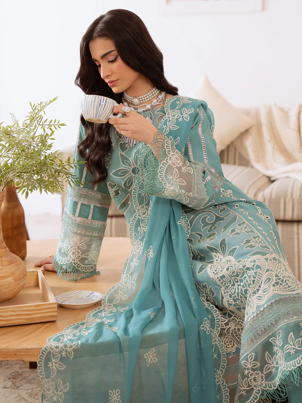 MAHNUR Luxury Lawn 3 PC Unstitched