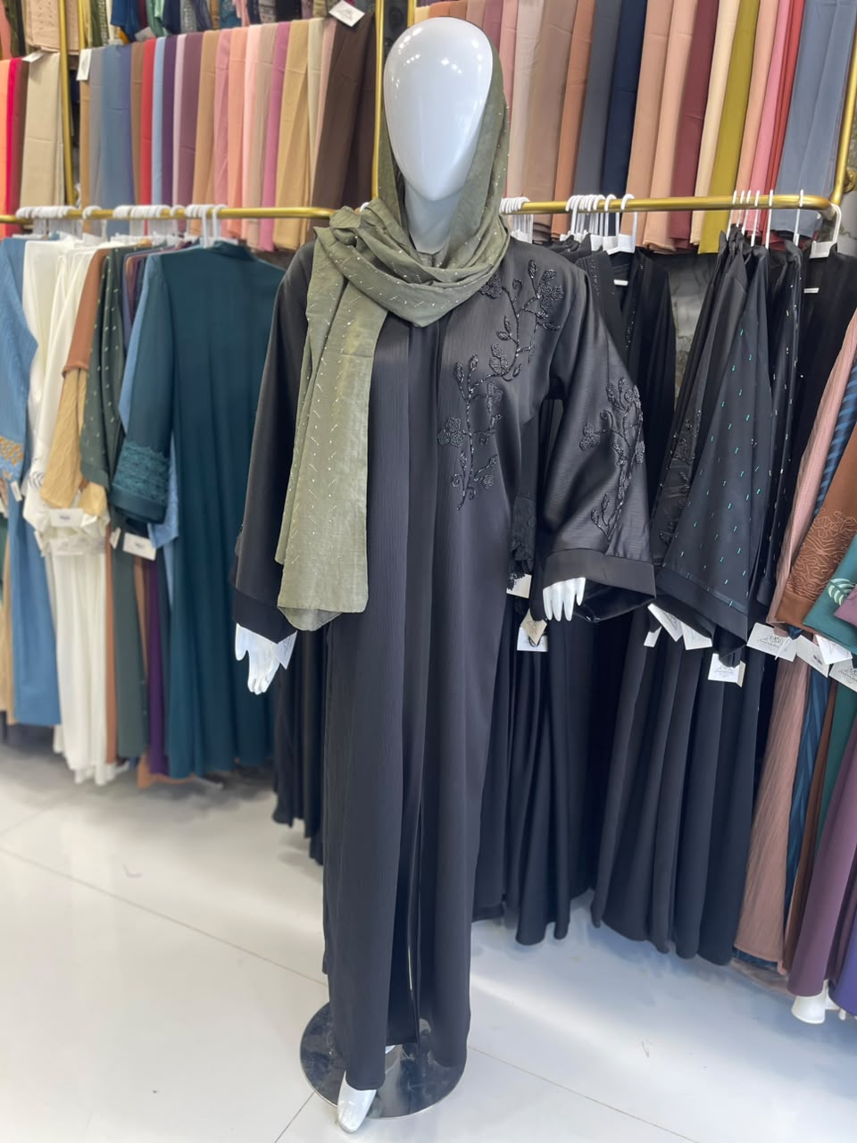 Front Open Hand Work Zoom Abaya