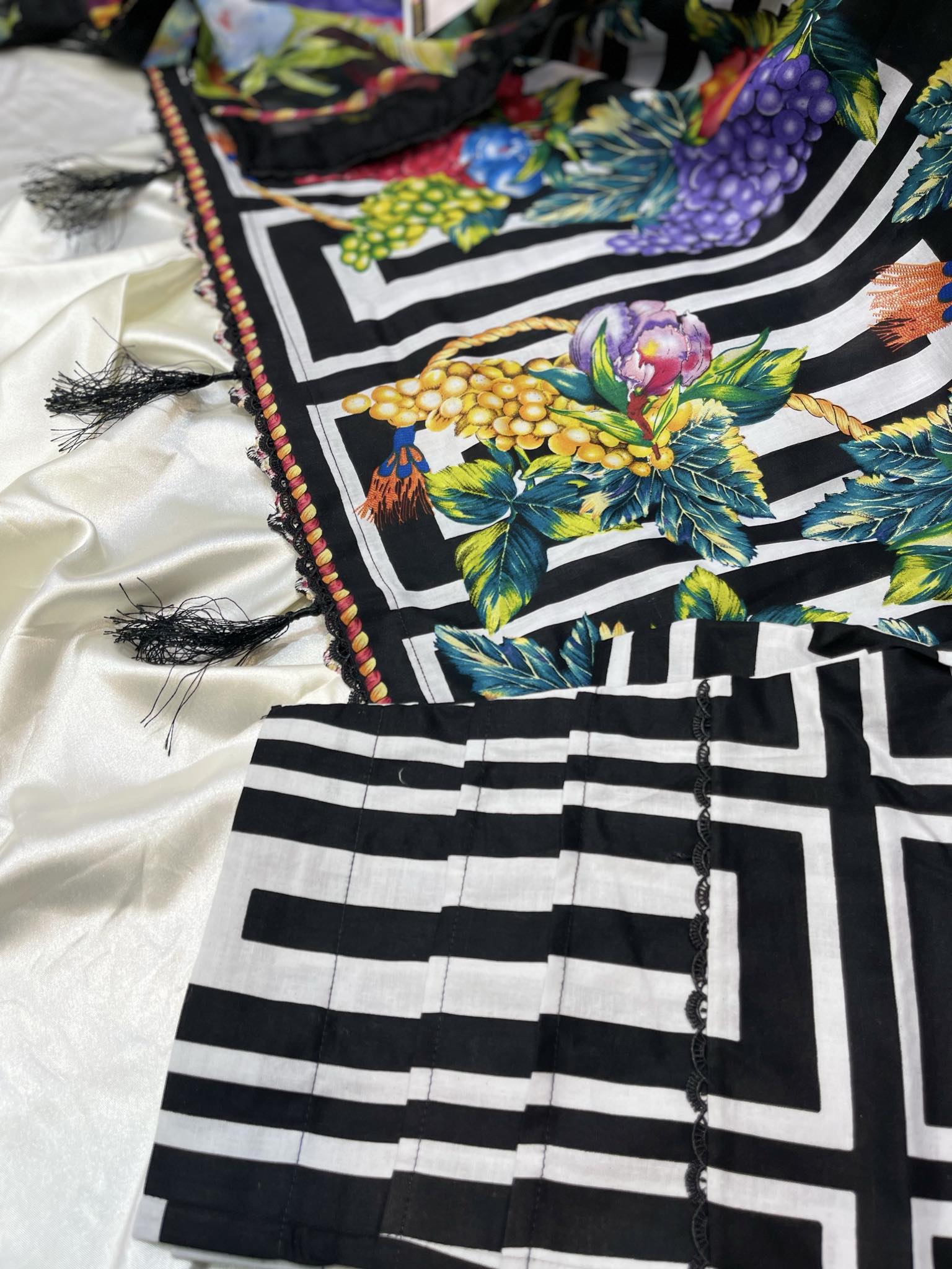 GHOUSIA COLLECTION LAWN 3 PEC STITCHED COLLECTION